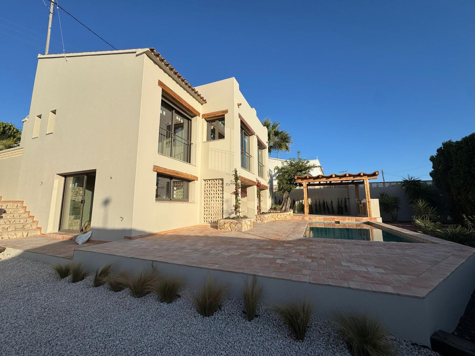 Casa en venta de 3 dormitorios en La Fustera, Benissa.