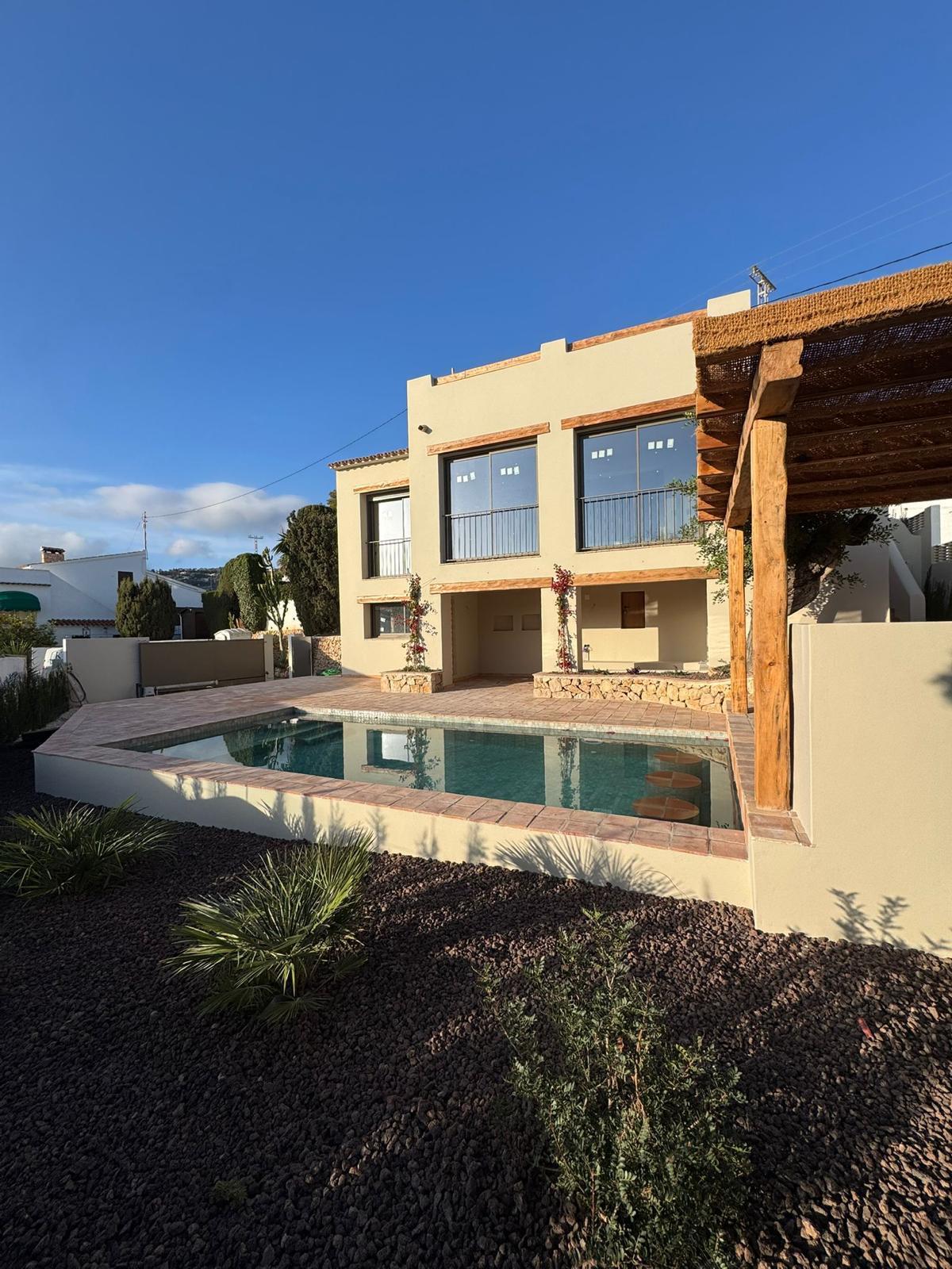 Casa en venta de 3 dormitorios en La Fustera, Benissa.