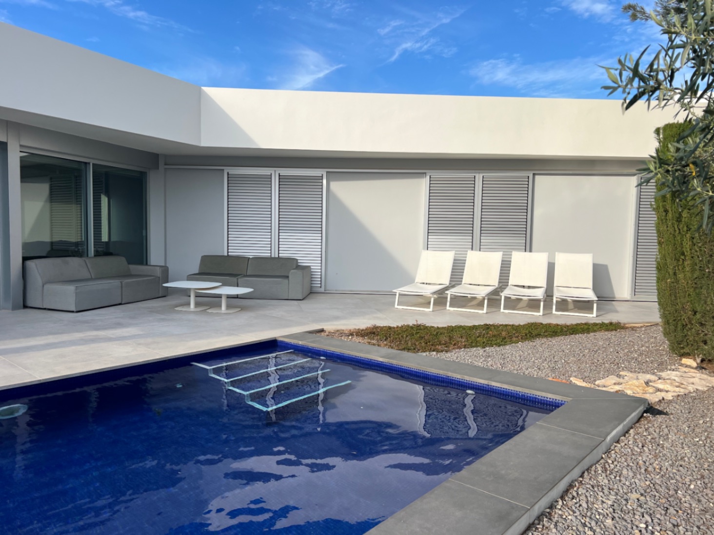 Chalet moderno en venta de 4 dormitorios en Fustera, Benissa