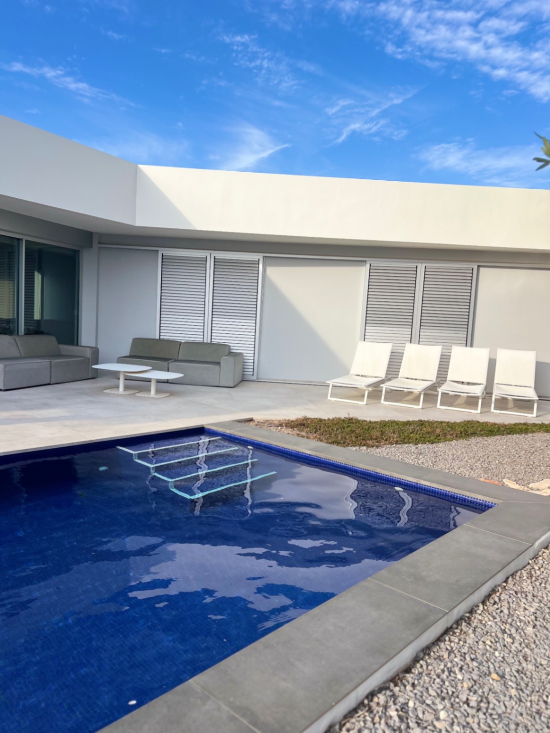 Chalet moderno en venta de 4 dormitorios en Fustera, Benissa
